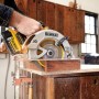 Sierra Circular Inalámbrica DeWalt 7-1/4" (184mm) 20V MAX DCS570B